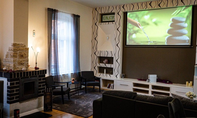 Gramzow Apartment | Apartment 'Ferienwohnung Zum Alten Hotel' with Wi-Fi