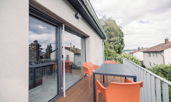 Owingen Apartment | Apartment 'Ferienwohnung Alpenblick 75qm' with Shared Garden, Balcony and Wi-Fi