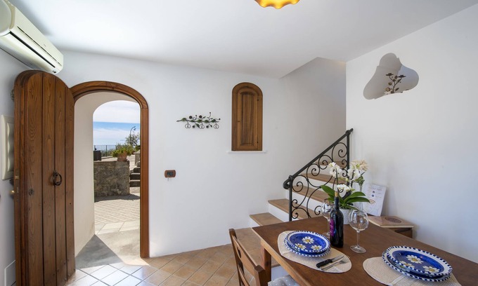 Montepertuso Apartment | Apartment for 2 people in the hills of Positano, with small balcony overlooking the sea