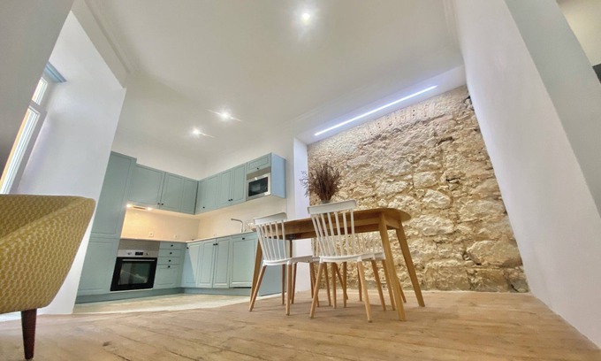 Figueira da Foz Apartment | Apartment for 2 people in a carefully renovated house dating back to 1850