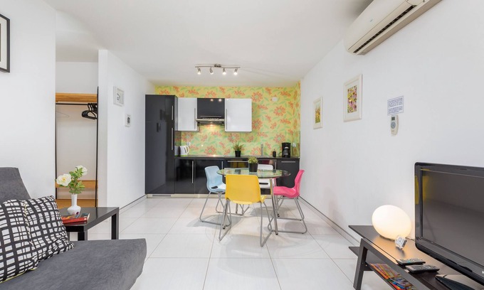 Valbandon Apartment | Apartment for 4 + 1 people, 150 m from the beach, with sea view -