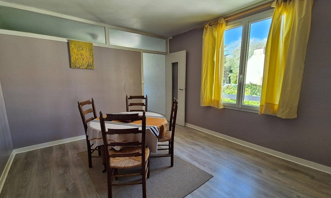 Arromanches-les-Bains Apartment | Apartment in Arromanches near Sandy Beach
