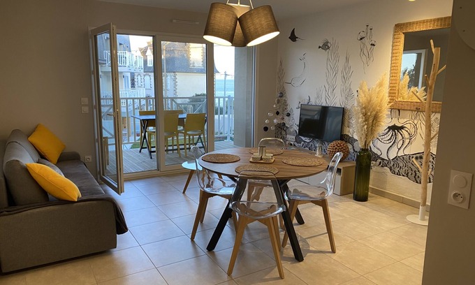 Saint-Quay-Portrieux Apartment | Apartment sea view & feet in the water