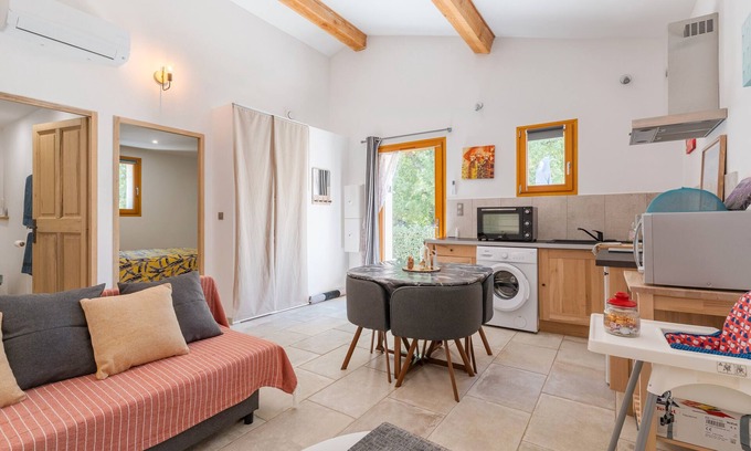 Croagnes Apartment | Apartment 'Le Petit Écureuil' with Shared Pool, Private Terrace and Wi-Fi