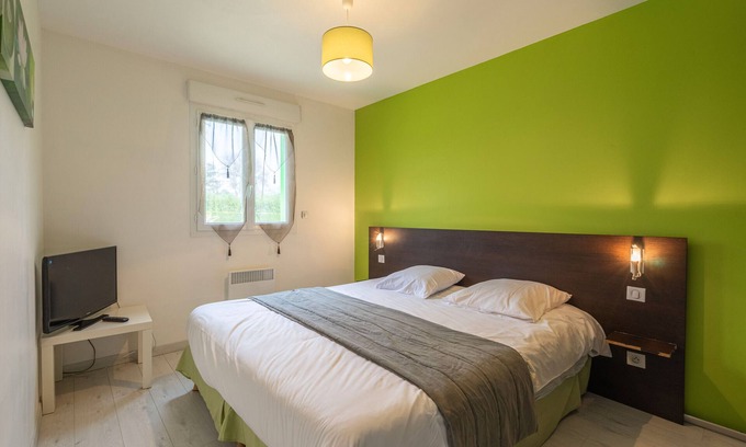 Saint-Simon-de-Bordes Apartment | Apartment 'Le Clos Du Champ De L'Amour - La Tremblade' with Pool and Air Conditioning
