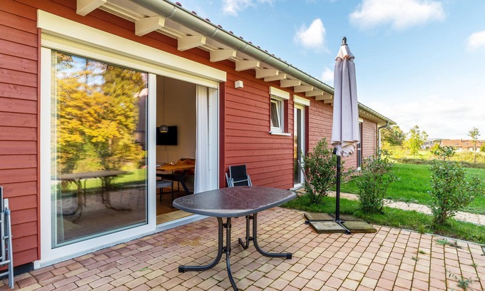 Conweiler Apartment | Apartment 'Frühling' with Shared Pool, Shared Garden and Wi-Fi