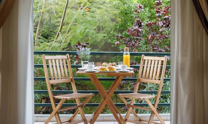 Sao Roque Apartment | Apartment 'Funchal Gardens' with Mountain View, Shared Garden and Wi-Fi