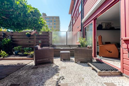 Zandvoort Apartment | Apartment Garden & Bed