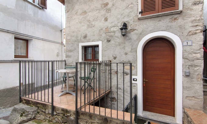 Gera Lario Apartment | Apartment 'Gera Holiday' with Private Terrace and Wi-Fi