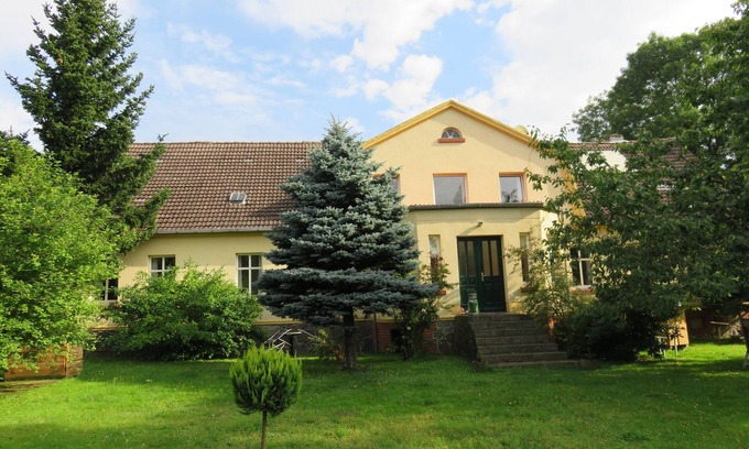 Halenbeck-Rohlsdorf Apartment | Apartment 'Hof Gerbert' with Shared Garden and Wi-Fi