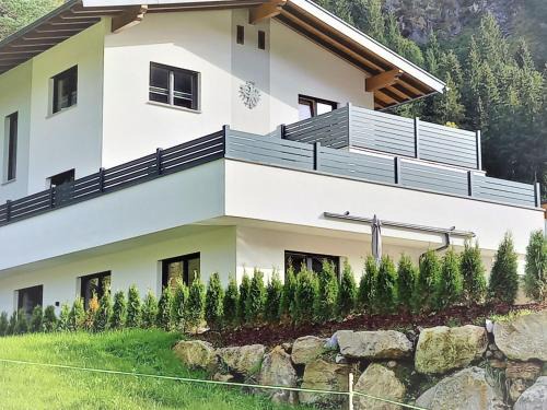 Dornauberg Apartment | Apartment Haus Sonja by Interhome
