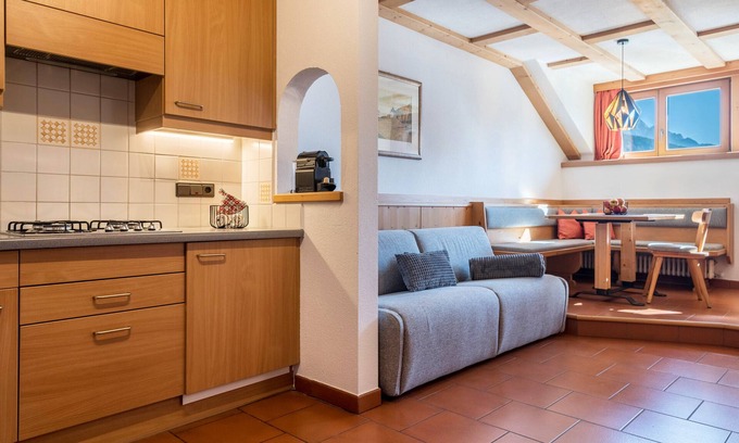 Villabassa Apartment | Apartment Häuslerhof Larix with Mountain View & Wi-Fi