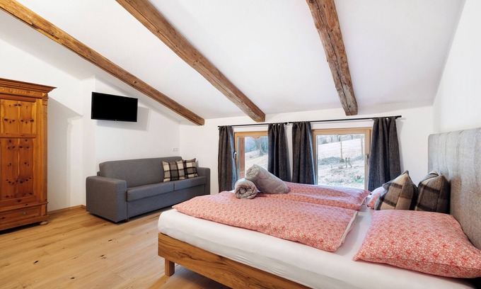 Chifa Apartment | Apartment 'Herzleierhof Friedrich Von Rodank' with Mountain View, Shared Garden and Wi-Fi