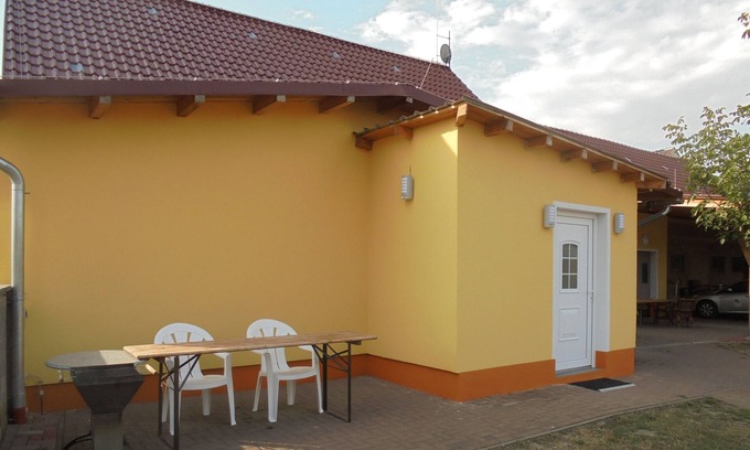 Falkenberg Apartment | Apartment Hildegard modern furnished and close to the recreation area Kiebitz See