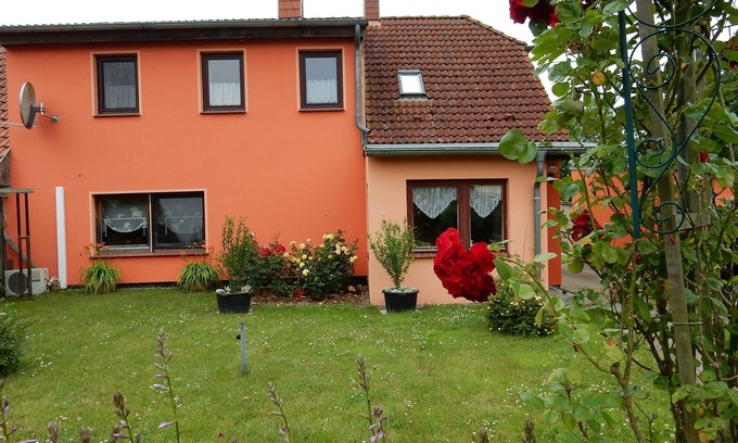 Trent Apartment | Apartment/Hof - FeWo WE 6402 Holiday u Fishing on Rügen-quiet location, Garden!