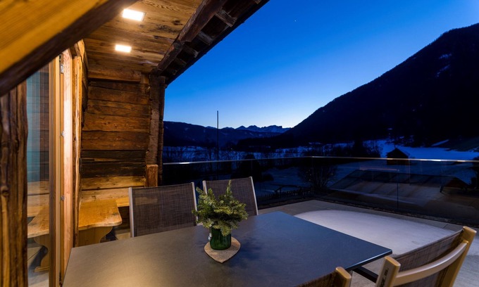 Prateria Apartment | Apartment “Hofchalet Berg - Örlerhof” with Mountain View, Wi-Fi, Jacuzzi, Sauna, Garden & Terrace
