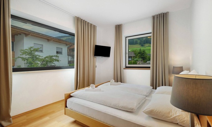 Villabassa Apartment | Apartment "Hofer Maria" with Mountain View, Wi-Fi, Terrace and Garden
