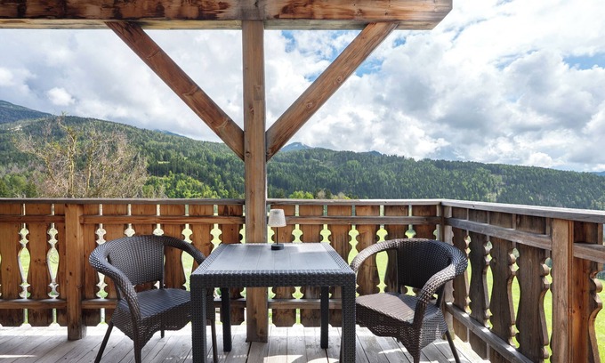 Aldino Apartment | Apartment 'Huanzhof Ferienwohnung Lerch' with Mountain View, Private Terrace and Wi-Fi