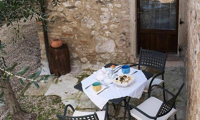 Colle di Val d'Elsa Villa | Apartment in villa with WIFI, A/C, pool, TV, patio, panoramic view, parking, close to San Gimignano