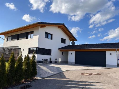 Hopferau Apartment | Apartment im Souterrain mit Terrasse
