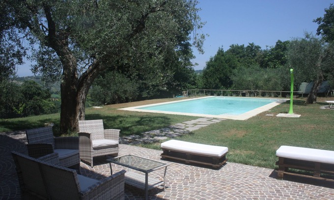 Tavullia House | Apartment in a two-family house with exclusive park and pool 10' from the sea