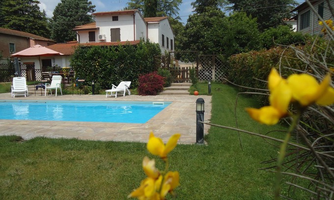 Ponte Felcino Apartment | apartment in a villa with swimming pool