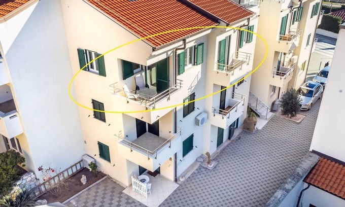 Baska Apartment | Apartment in center with sea view B1