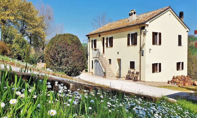 Filottrano Cottage | Apartment in Filottrano with Countryside Views