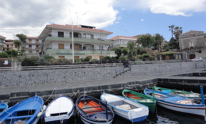 Stazzo Apartment | Apartment in front of the sea
