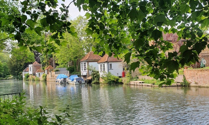 Ware Apartment | Apartment in Hertfordshire