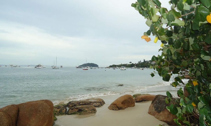 Jurere Apartment | Apartment in Jurerê Internacional - facing the street - equipped - wifi.