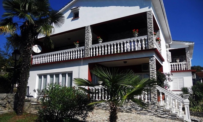 Trinajstici Apartment | Apartment in Matulji with Scenic Roof Terrace