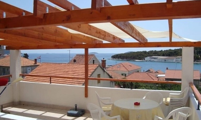 Prvic Luka Apartment | Apartment in Prvić Luka with Seaview, Terrace, Air condition, WIFI (3347-1)