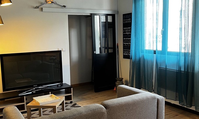 Saint-Quentin Apartment | Apartment in residential area