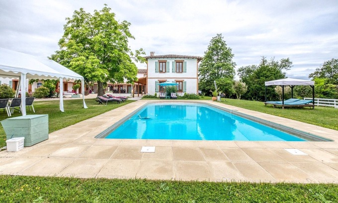 Rabastens Apartment | Apartment in Tarn with Pool and Bubble Bath