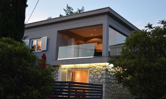 Crikvenica Apartment | Apartment in the house with garden in peaceful neighborhood 5 minutes from beach
