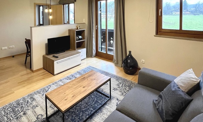 Abwinkl Apartment | Apartment in the immediate vicinity of the lake with Swiss stone pine bed, newly renovated and balcony