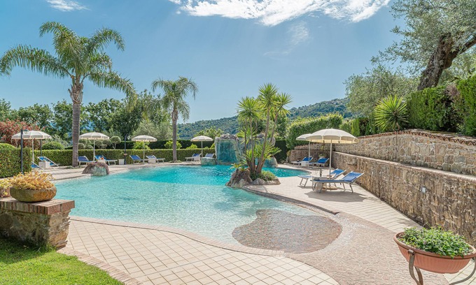Laureana Cilento House | Apartment in villa with swimming pool