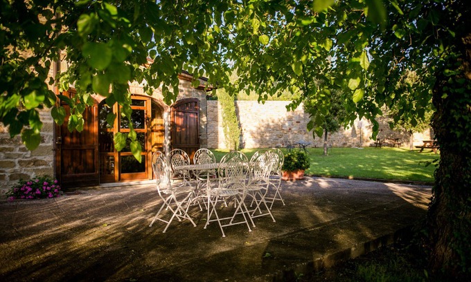 Pieve di Chio House | Apartment in villa with A/C, pool, WIFI, pets allowed, panoramic view, parking, close to Cortona