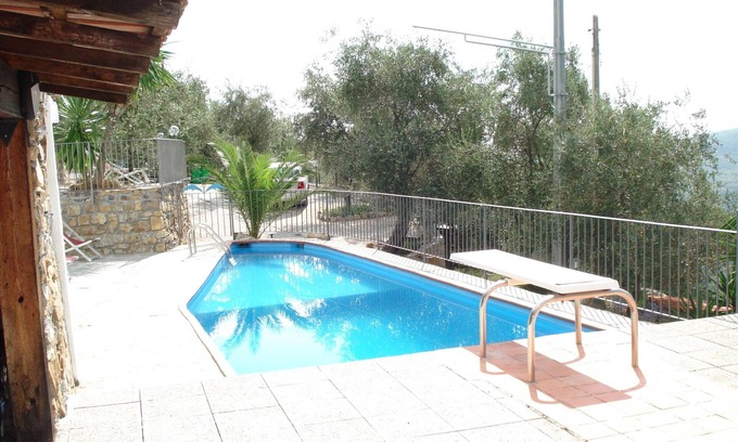 Villa Viani Apartment | Apartment in villa in countryside with pool, sea at 15km