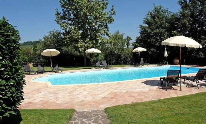 Poggiarello Villa | Apartment in villa with pool, WIFI, TV, terrace, pets allowed, parking, close to San Gimignano