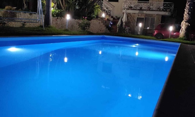 Coste House | apartment in villa with swimming pool