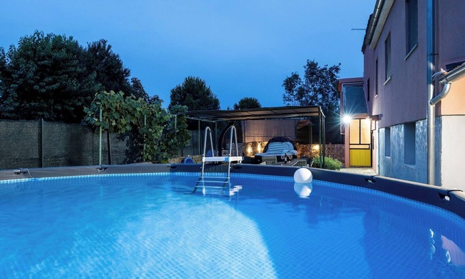 Vodnjan Apartment | Apartment in Vodnjan with Pool & Jacuzzi