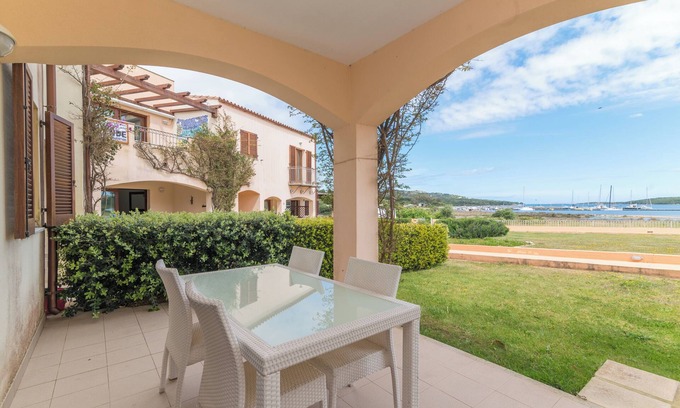 Porto Pozzo Apartment | Apartment “I Mirti di Porto Pozzo” close to the Beach with Sea View, Garden & Terrace
