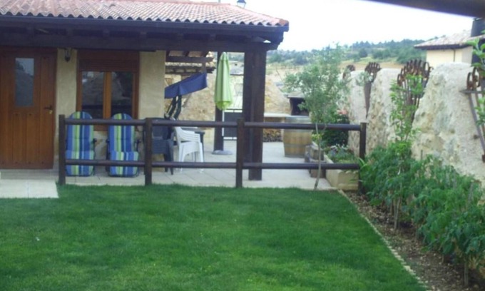Valdemaluque Apartment | Apartment 'Julia Loft Buhardilla' with Mountain View, Wi-Fi and Air Conditioning
