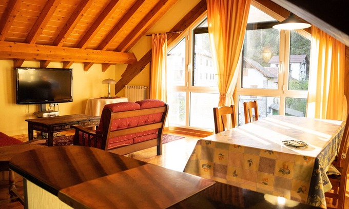 Uztarroz Apartment | Apartment 'Kabila Enea 2' with Mountain View, Private Garden and Wi-Fi