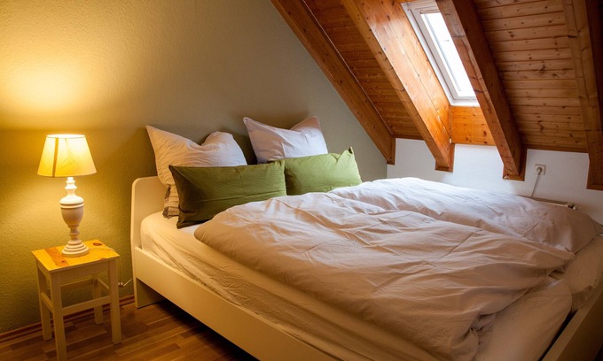 Giebichenstein Apartment | Apartment 'Kastanie' with Private Garden, Balcony and Wi-Fi