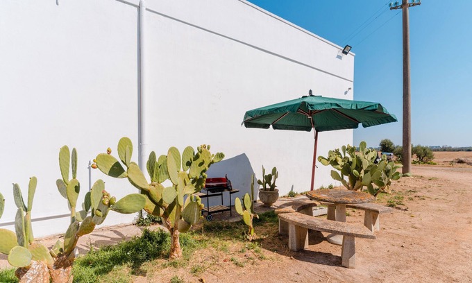 Scorrano Apartment | Apartment 'Kestella' with Shared Terrace, Shared Garden and Air Conditioning