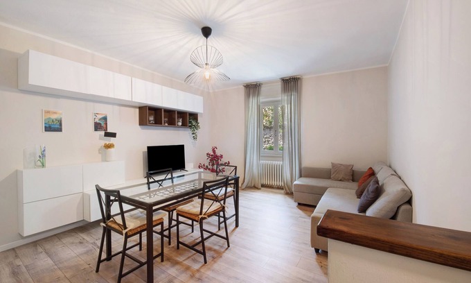 Civenna Apartment | Apartment 'La Casa Di Tina - Civenna' with Balcony and Wi-Fi