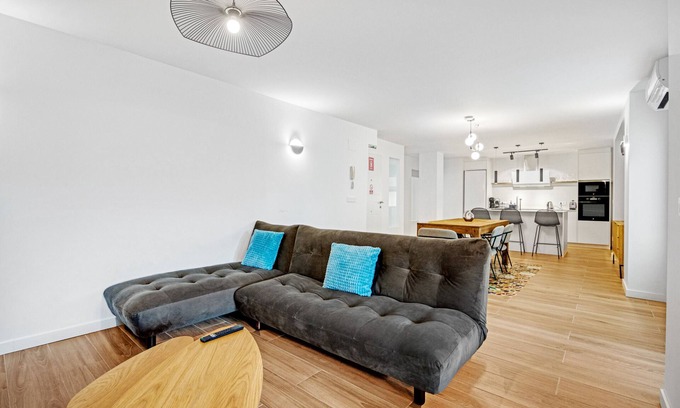 Gandia Apartment | Apartment "La Iaia Maria Gandia" with Balcony & Wi-Fi